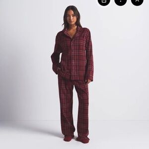SKIMS Fleece Plaid Pajama Set Size M Red Plaid Merlot SKU702